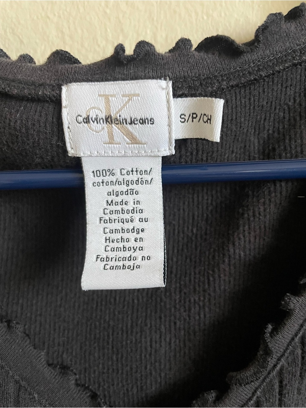 Calvin Klein Jeans Black Ribbed V-Neck Cap Sleeve Top with Lettuce Trim - Picture 7 of 9